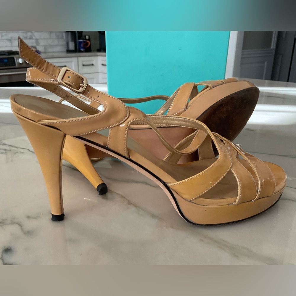 Stuart Weitzman Cross Strappy Buckle Heels Sz 8 Nude - Picture 8 of 15